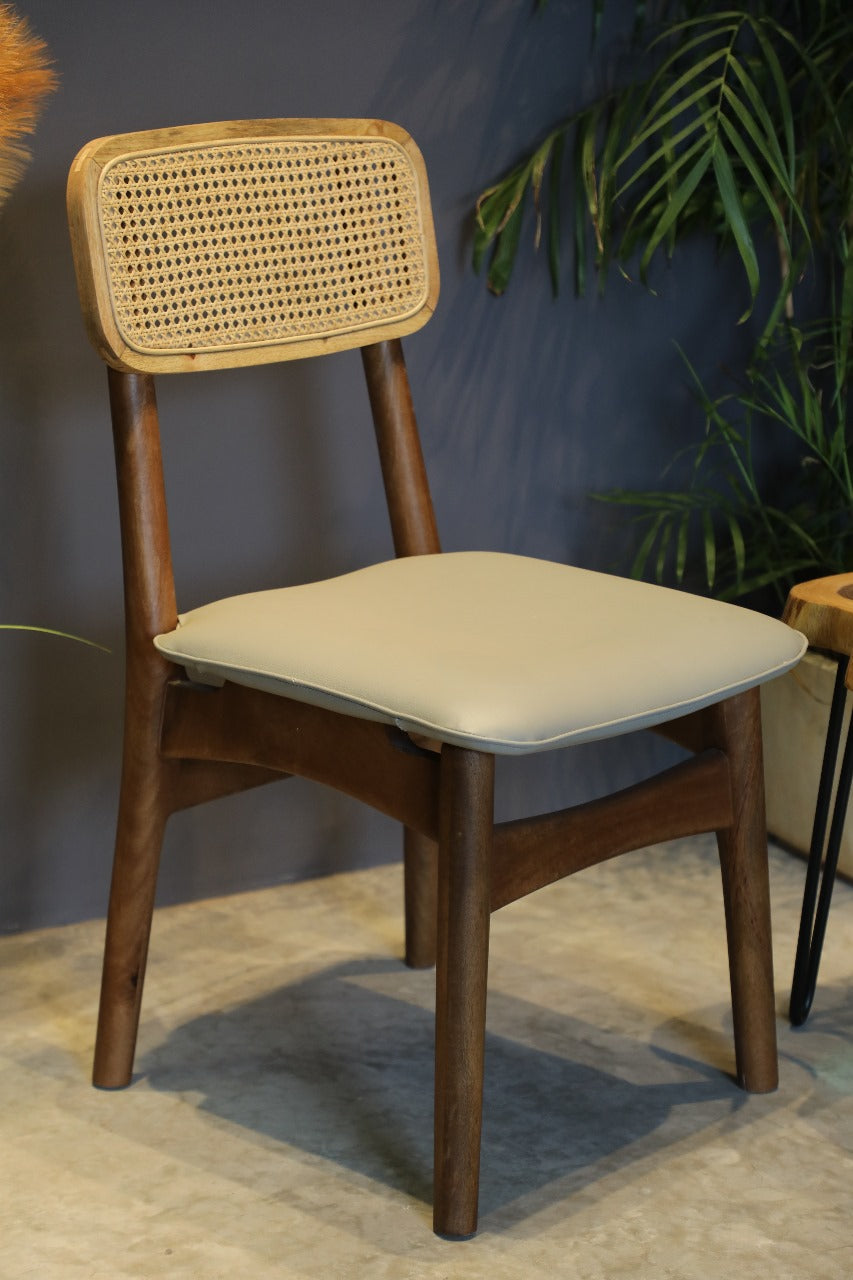 Artēmish Caning Chair – Textured Elegance – Stylish Comfort – 47.5 x 55 x 87.5 cm