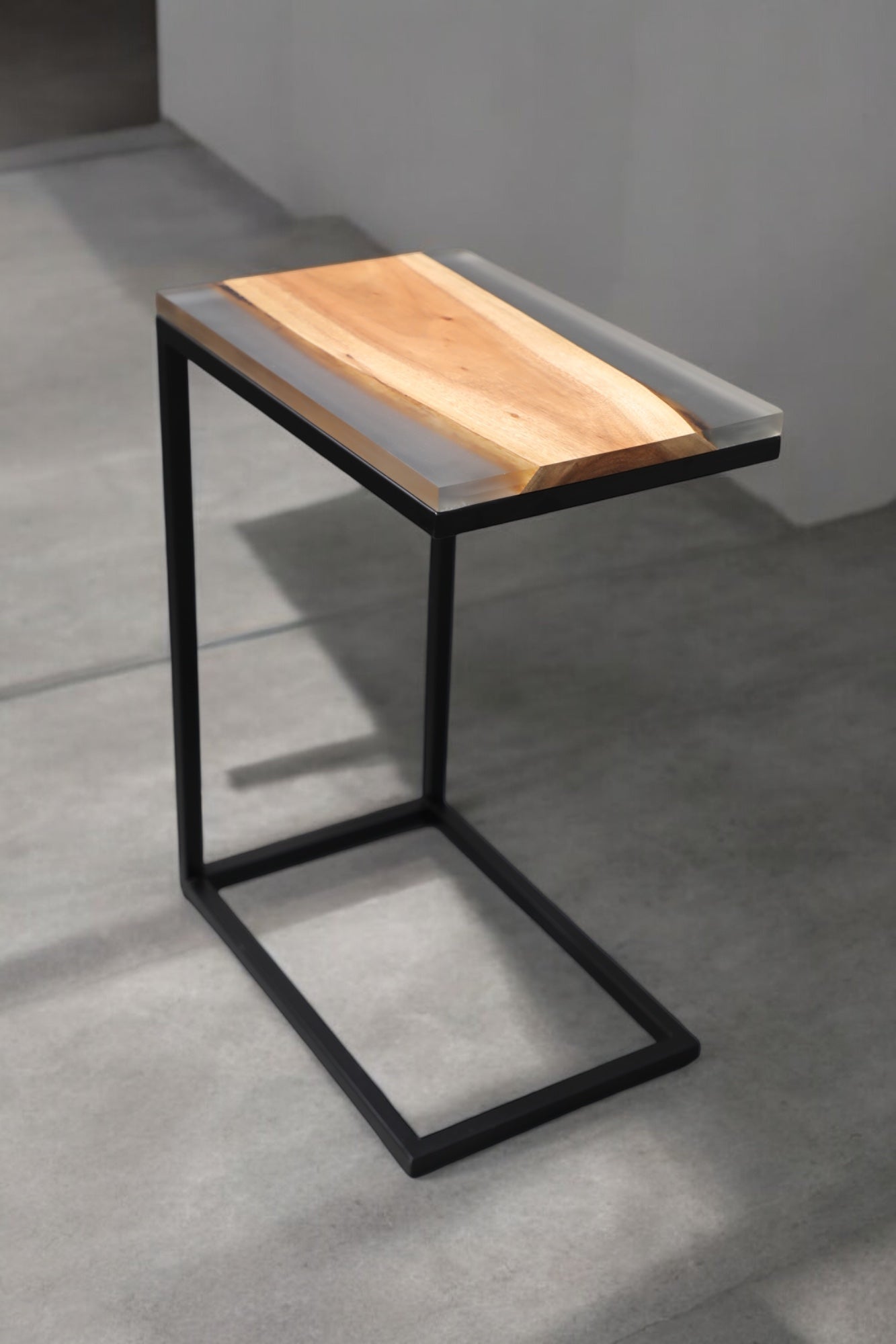 Wood Epoxy C Table (End Table) – Elegant Elegance – Perfect for Small Spaces – 46 x 30 x 63 cm